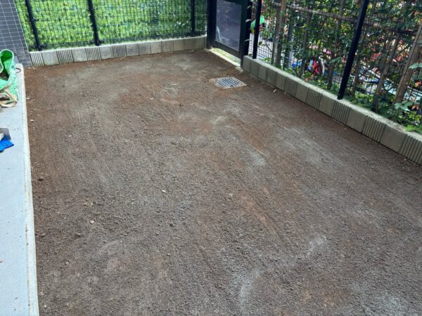 芝生の張り替えの作業写真