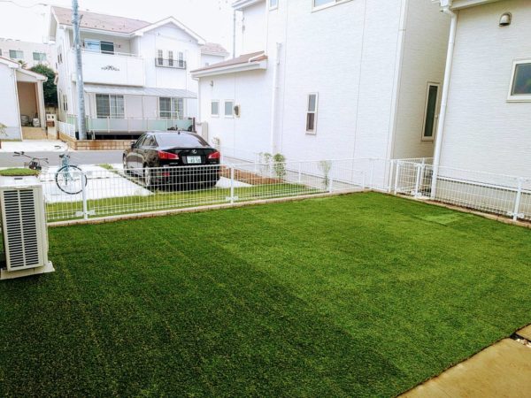 新築住宅のお庭をお手入れ不要の人工芝にリフォームしました お庭の専門店ニワナショナル 東京 埼玉