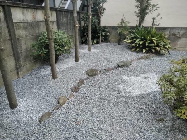砂利敷きのデメリットは お庭の専門店ニワナショナル 東京 埼玉