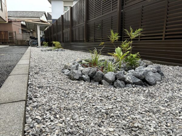 マンション植栽リニューアル作業写真