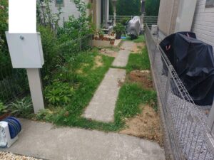 芝はがし、整地、防草シートの施工写真