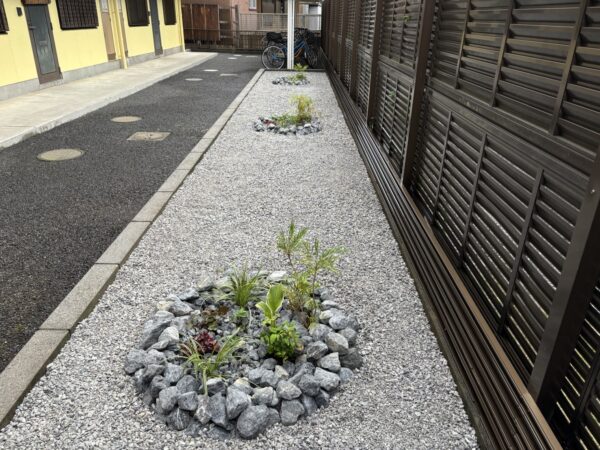 マンション植栽リニューアル作業写真