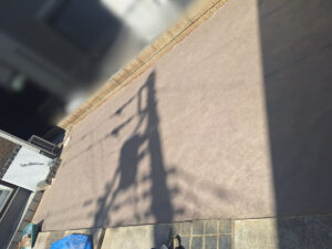 芝はがし、整地、抜根、防草シート張りの様子