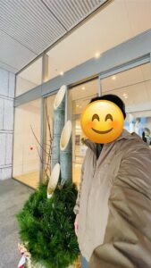 門松とスタッフ