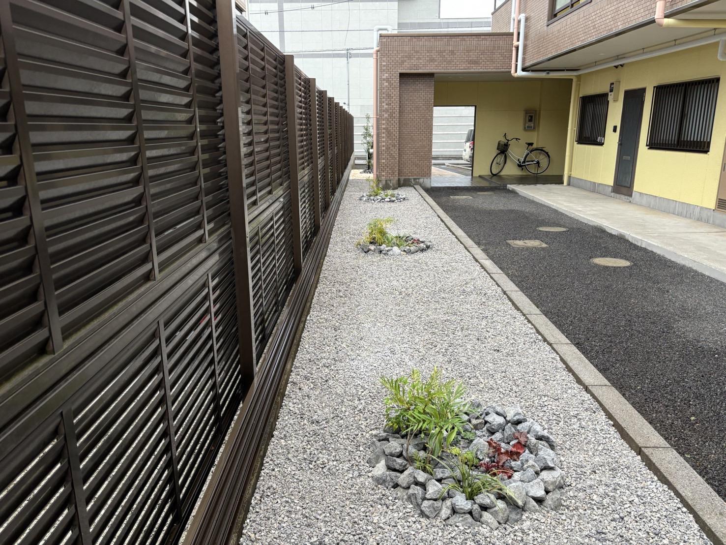 マンション植栽リニューアル作業写真