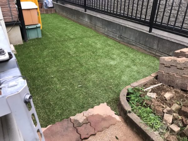 人工芝と固まる土、砂利で防草対策プチリフォーム／さいたま市