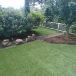マンション専用庭の土壌改良と人工芝張り／調布市