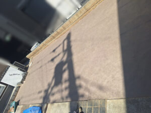 芝はがし、整地、抜根、防草シート張りの様子