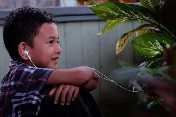 植物と少年